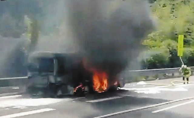 森町の新東名でバス炎上 児童ら２４人無事 中日新聞しずおかweb