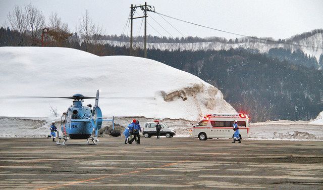 スノボ客 残る2人救助 勝山、県警ヘリが搬送 4人全員けがなし ：日刊