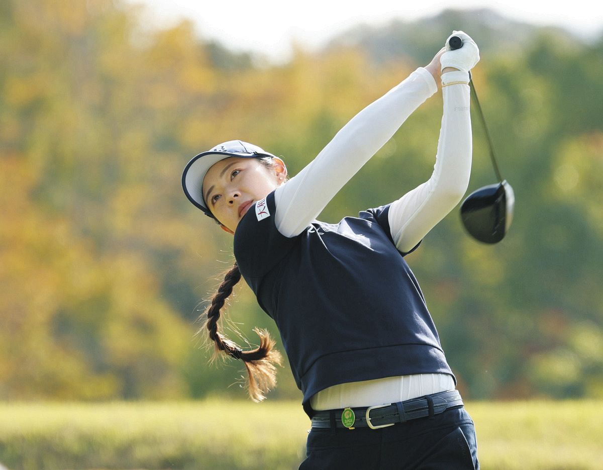 女子ゴルフ】プロ10年目・辻梨恵が首位 史上初「マンデーからV