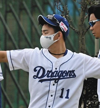 中日 小笠原 初日ブルペンは郡司を相手に35球 力んでしまうので少し抑えました 中日スポーツ 東京中日スポーツ