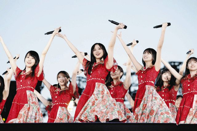 乃木坂46」がツアー最終公演、5期生の井上和が振り返って声を詰まらす