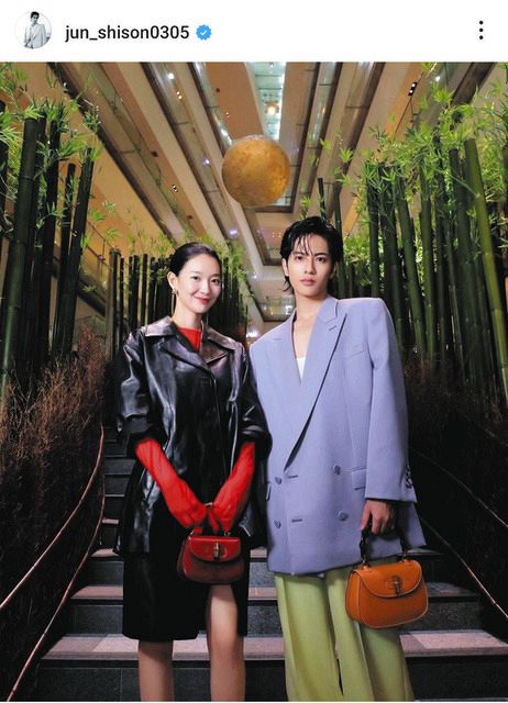 ◇志尊淳、パープルのジャケット「さわやかコーデ」【写真】：中日