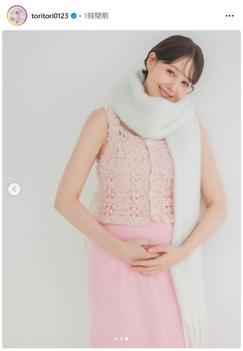 ◇トリンドル玲奈、マフラー＆ピンク衣装ショットで妊娠公表【写真複数