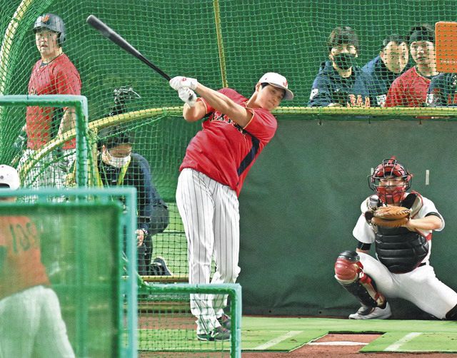 大谷翔平がフリー打撃9スイング柵越え7本、スコアボード上部直撃150 