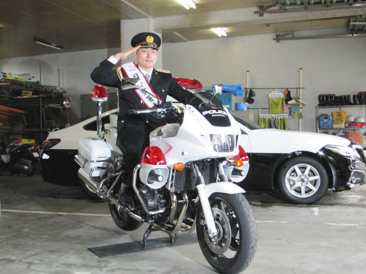 巨人 丸 初めての白バイに 感動 敬礼もビシッと決まった 川崎市で一日警察署長 中日スポーツ 東京中日スポーツ 巨人 丸 初めての白バイに 感動 敬礼もビシッと決まった 川崎市で一日警察署長 中日スポーツ 東京中日スポーツ