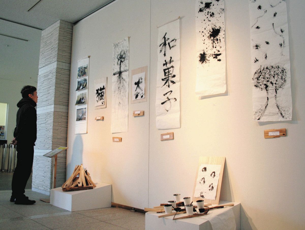 ●上原 卓 日本画「冬の日」絵画 額装品 創画会会員 京都市立芸術大教授　オブジェ アート作品 インテリア額絵 オフィス装飾 冬がテーマの現代アート、穂高商高生も共同制作 安曇野市と京都芸術大