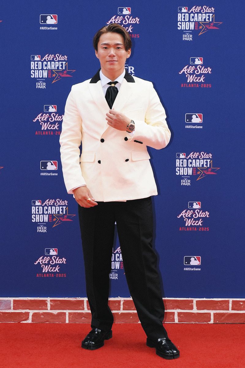 山本由伸、球宴『おしゃれ白スーツ』の裏側…MLB公式インスタで特集
