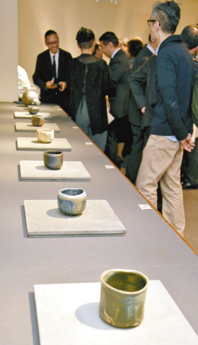 多治見「幸兵衛窯」8代目の加藤さんが日本陶磁協会賞 東京・日本橋で