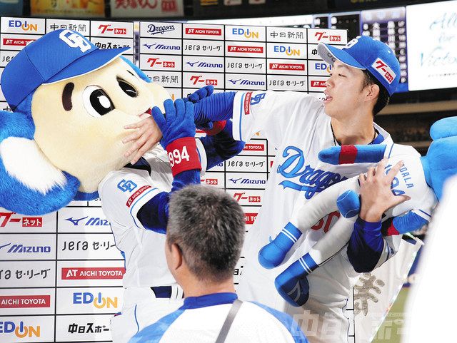 中日―阪神 岡林 ドアラ：中日スポーツ・東京中日スポーツ