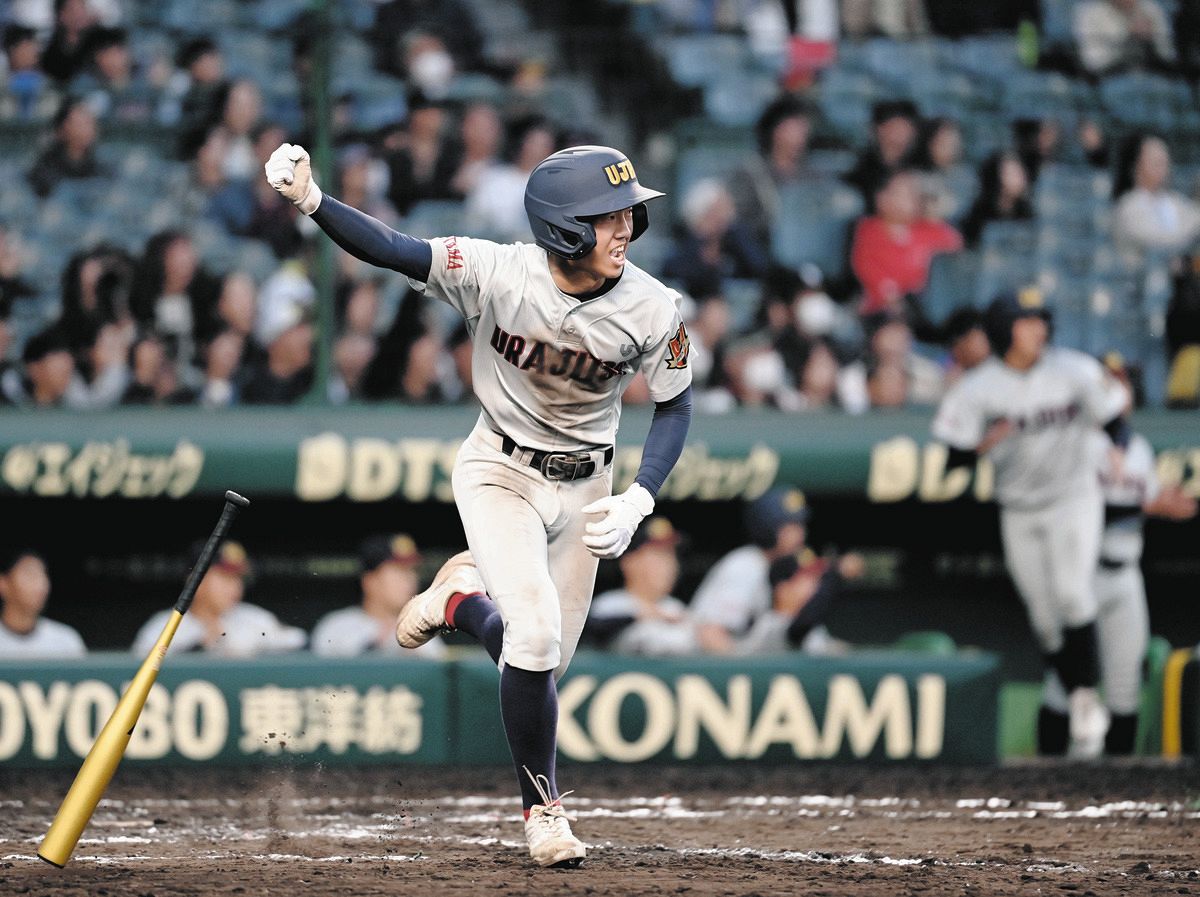 浦和実―聖光学院　タイブレークの１０回表浦和実無死満塁、橋口が勝ち越しの中前打を放つ