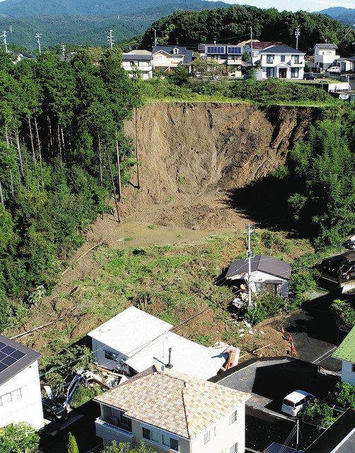 がれきから男児救出 浜松・天竜の土砂崩れ：中日新聞web