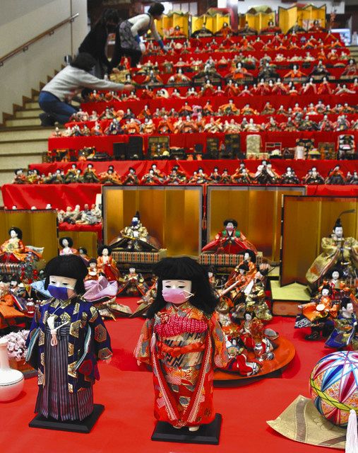 圧巻 ひな壇に770体 能登食祭市場 14段の特設展示 北陸中日新聞web