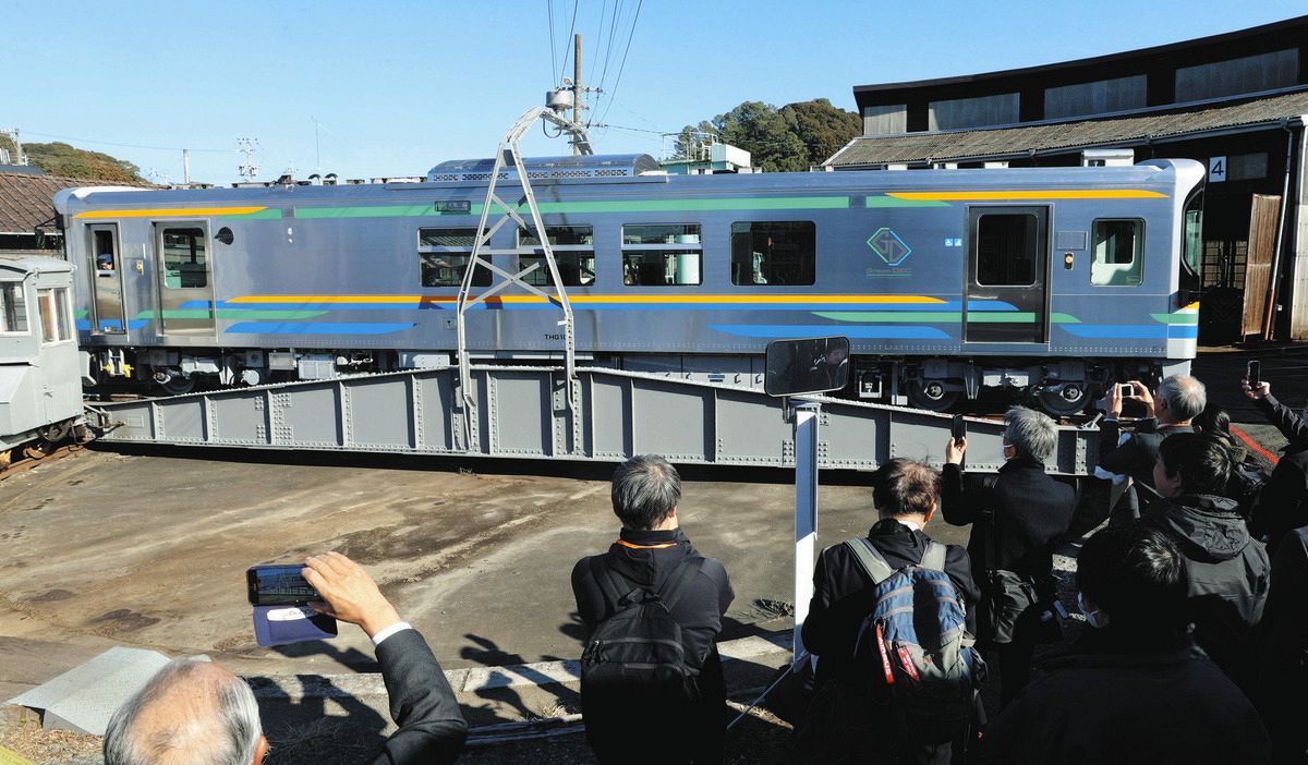 電気式気動車 天浜線引っ張れ 新型車両「THG100形」お披露目 3