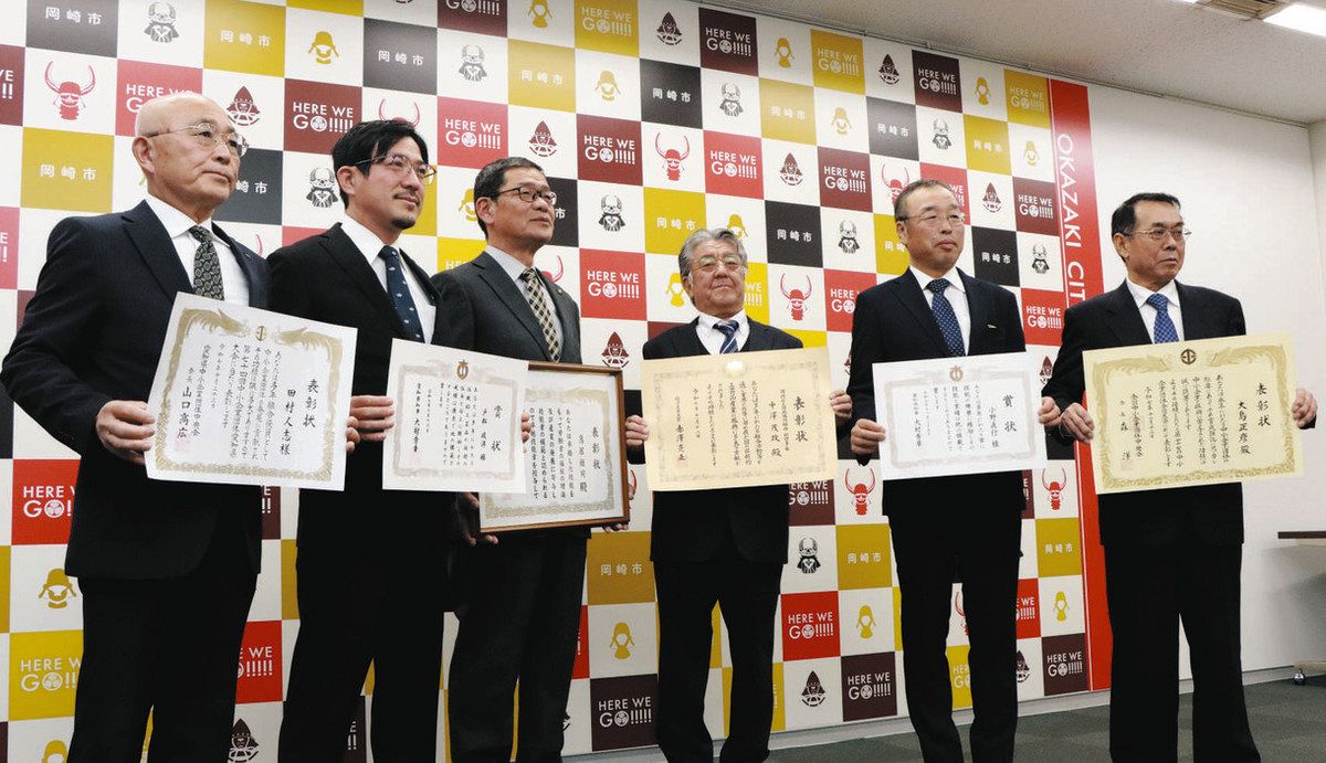 伝統の技を継承で功績表彰 三河仏壇と岡崎石工品、国や県などから計9人