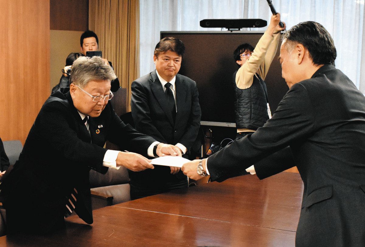 これが、報告？」わずか1枚の組合調査結果に知事言葉失う ガソリン