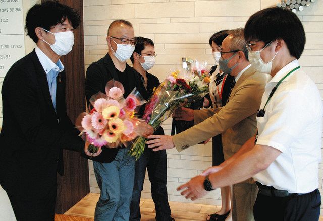 フラワーロス減らす取り組み 浜松の生花店ら西山病院に贈る 中日新聞しずおかweb