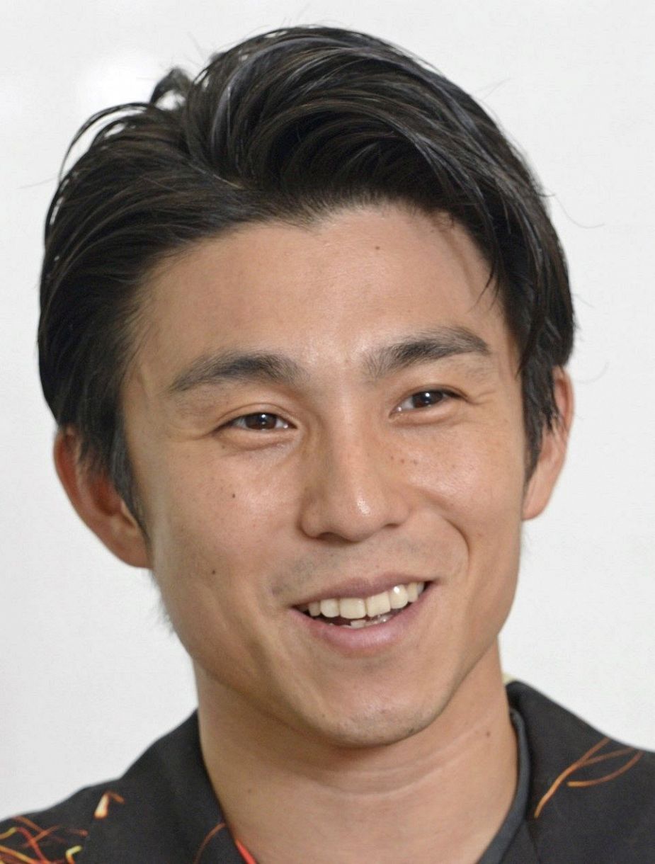 中尾明慶が仲里依紗と結婚10周年報告 息子を含めた家族ショットで「BIG