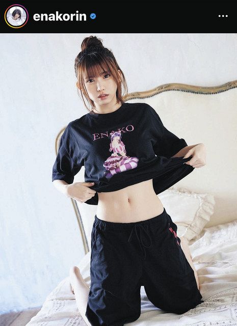 えなこ　コラボ　Tシャツ　部屋着 写真】えなこ 自らデザインのルームウエア着用：中日スポーツ・東京中