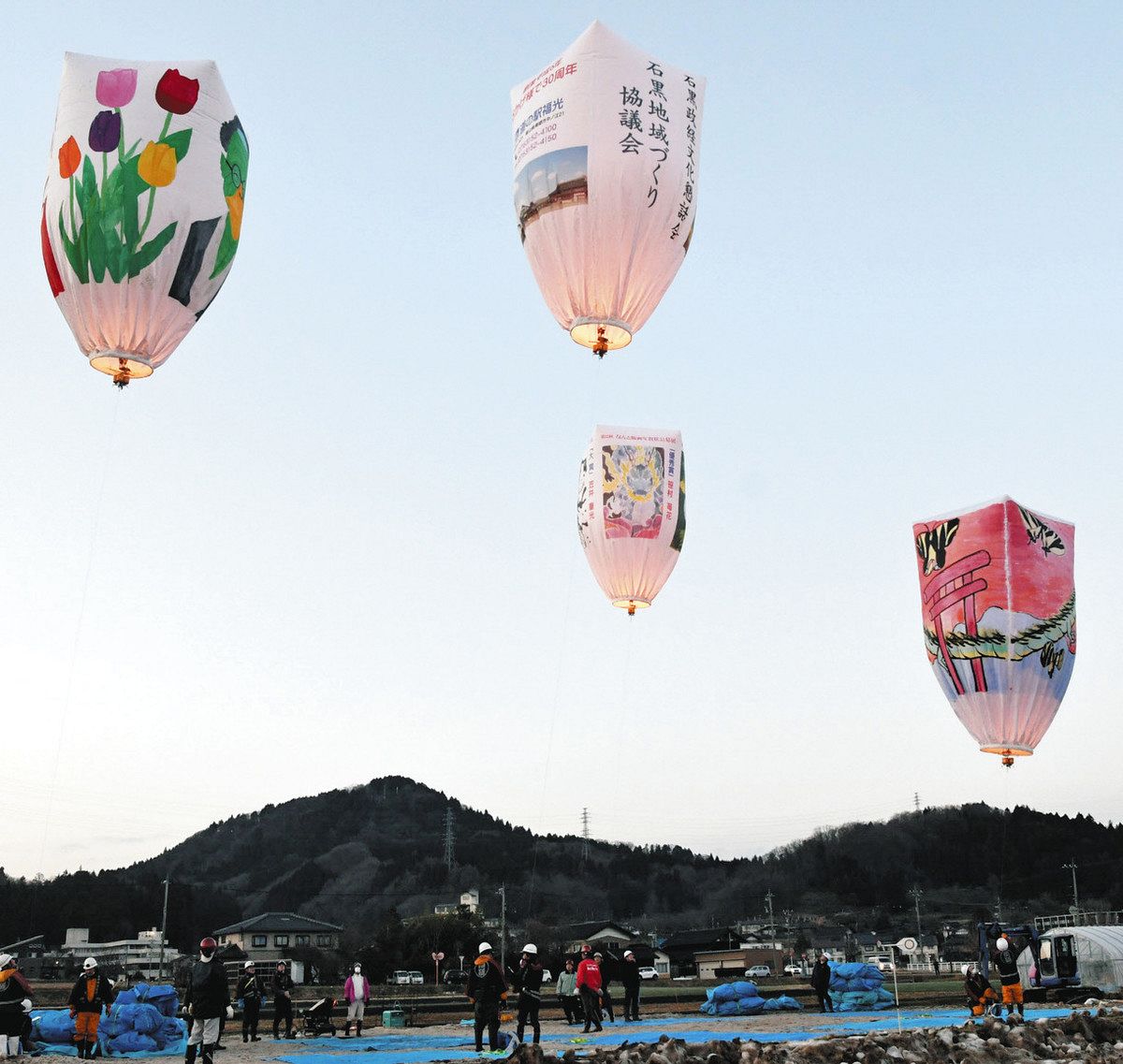 大紙風船 南砺の空彩る 福島の中高生デザイン：北陸中日新聞Web