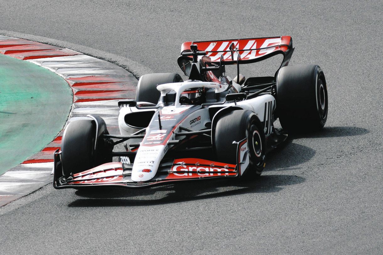 坪井翔、上々のF1初ドライブ コースレコードまでコンマ2秒、1分17秒470