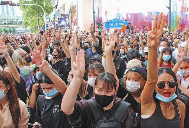 タイ若者 ３本指で抗議 中日新聞web
