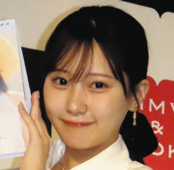田中美久、水色『アイドルみくりん』ショットにファン歓喜 「まだ続け