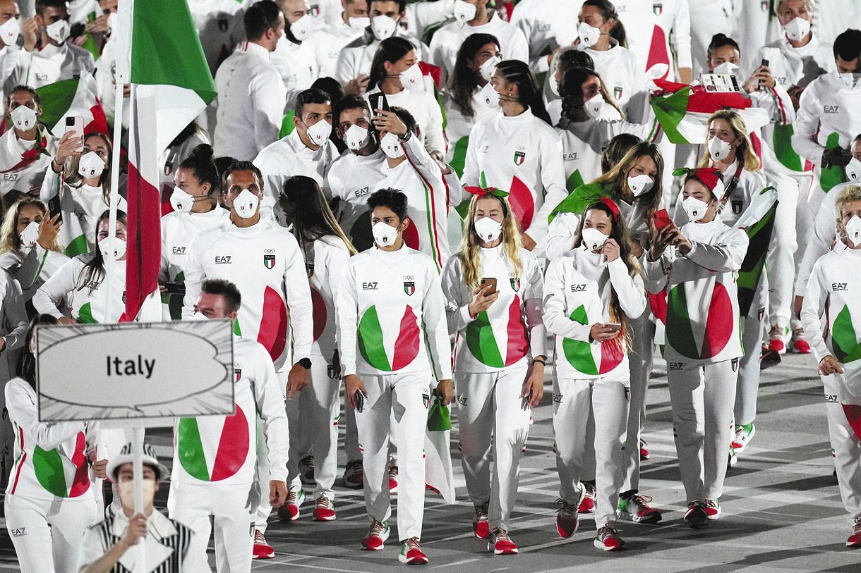 東京五輪】イタリア選手団の斬新すぎるユニホームに「ピザ食うわ」「宅 