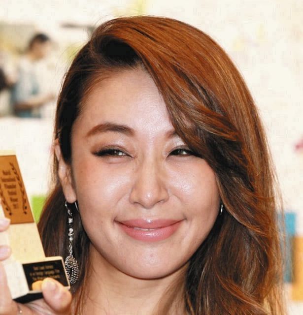 鈴木紗理奈 寂しさでニキビ5つ ワシ どんだけピュアやねん 赤裸々に公開 中日スポーツ 東京中日スポーツ 鈴木紗理奈 寂しさでニキビ5つ ワシ どんだけピュアやねん 赤裸々に公開 中日スポーツ 東京中日スポーツ