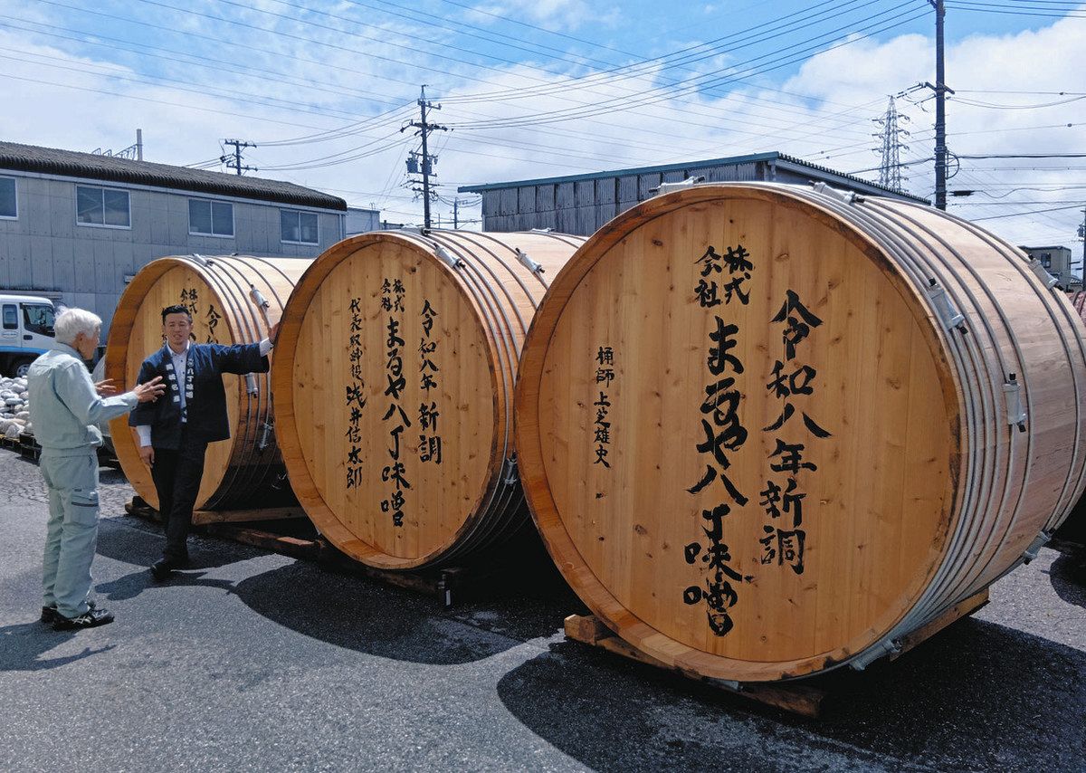 巨大な木桶新調し伝統の味守る 岡崎「まるや八丁味噌」：中日新聞Web