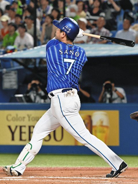 佐野恵太、復活の証しの10号2ラン 4年連続2桁本塁打に「バットも