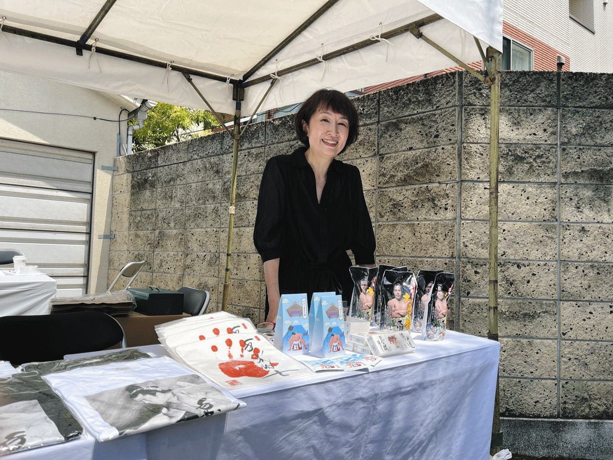 大相撲】先代九重親方の久美子夫人、横綱千代の富士の像建立イベント