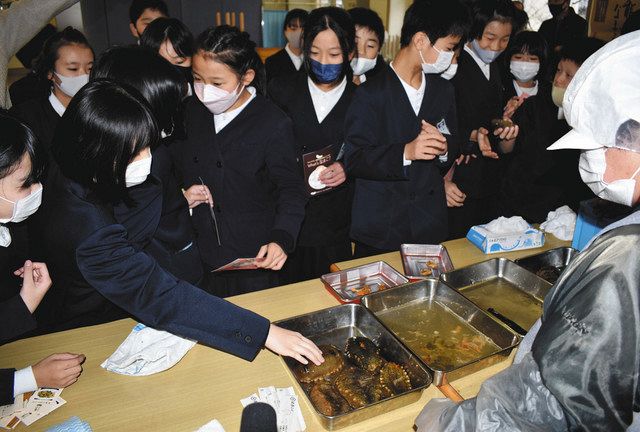 このわた ドキドキの試食 七尾 石崎小でナマコ学ぶ授業 北陸中日新聞web