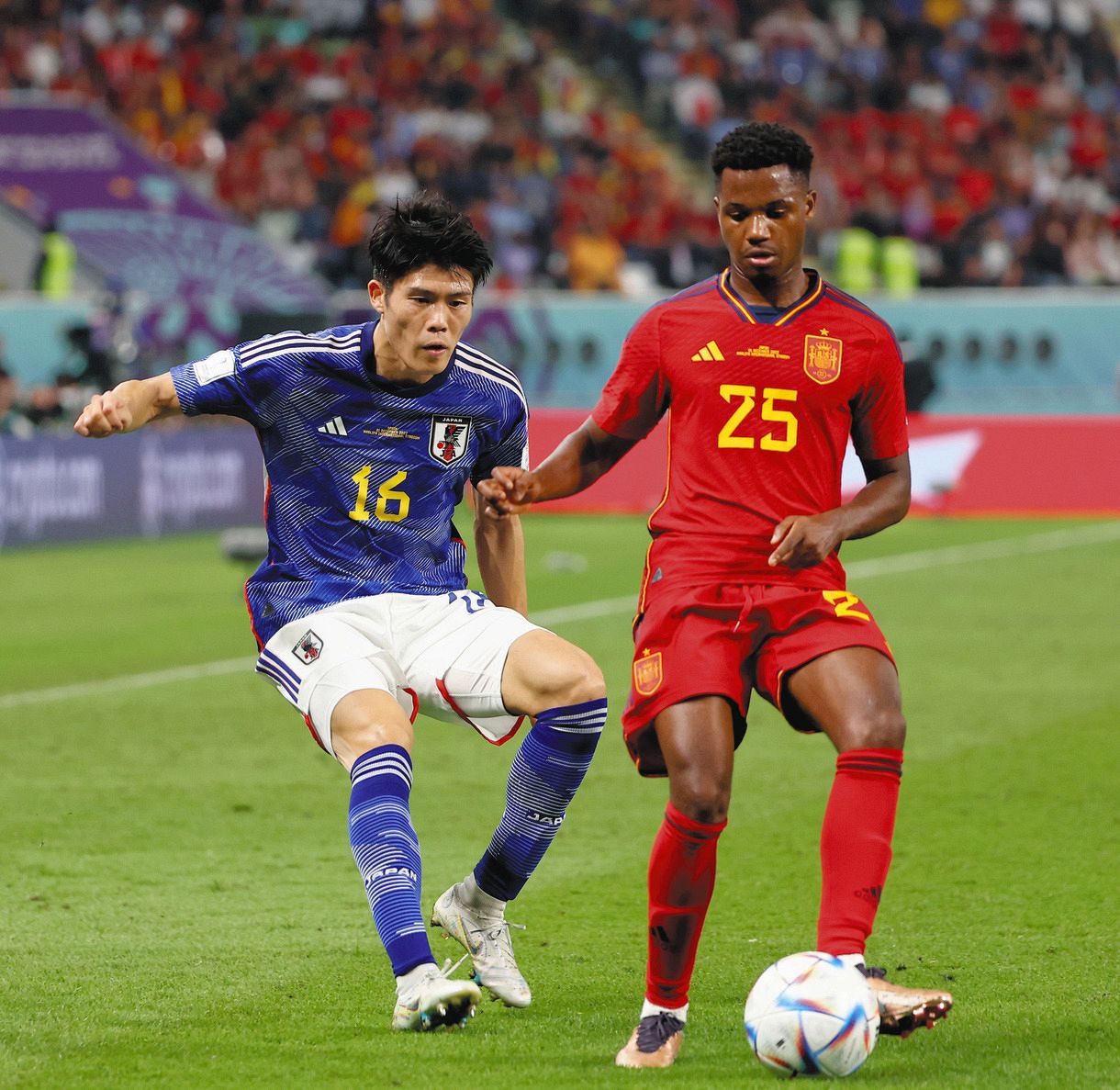 冨安健洋 もっともっとできる 途中出場でスペイン名手を 完封 カタールw杯 中日スポーツ 東京中日スポーツ