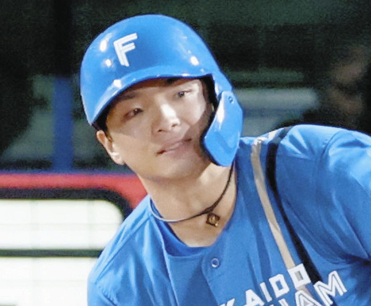 日本ハム・郡司裕也、今季初めて捕手務める 8回に先発マスク・伏見の