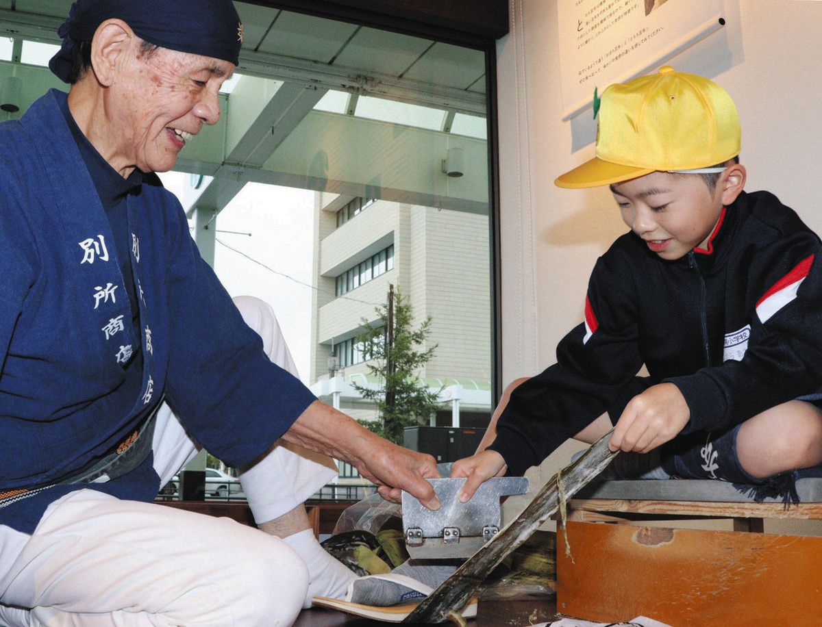 おぼろ昆布の手すき優しく教えます 敦賀「おぼろや」18日開業、見学や