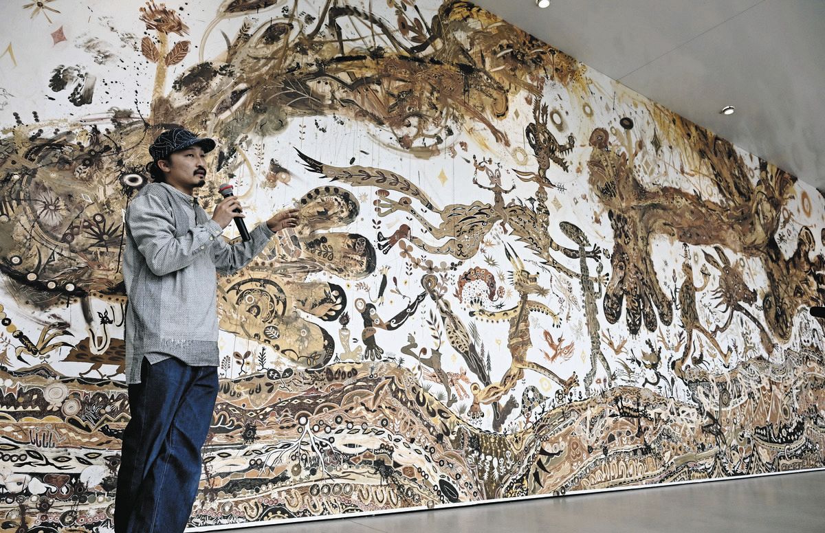土で描く自然の時、風刺される国家の精神 金沢21世紀美術館で名古屋市