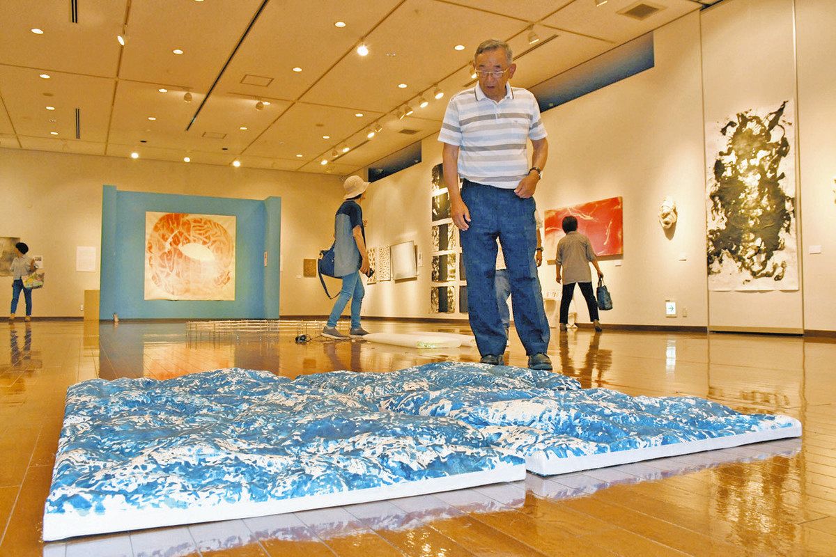 日独作家和紙アートの共演 越前市武生公会堂記念館と卯立の工芸館