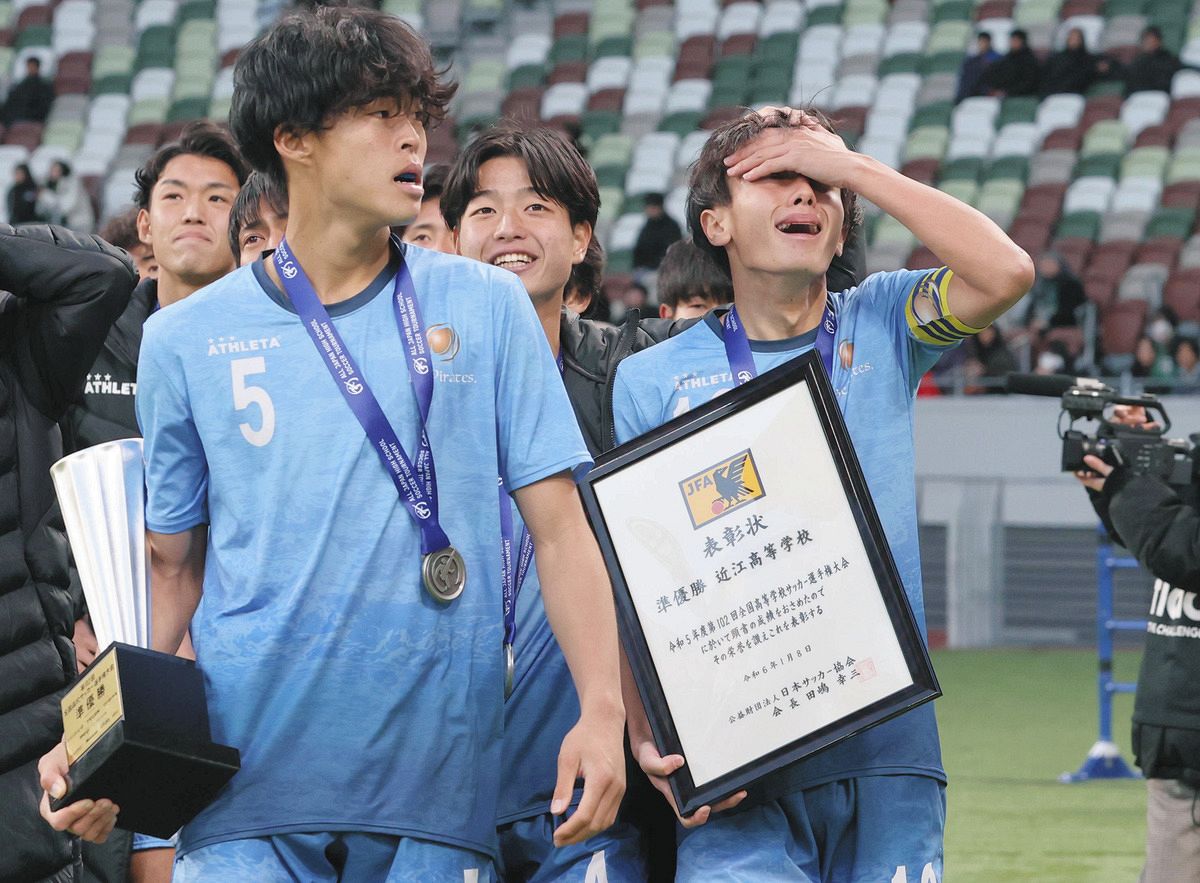 近江、真っ向勝負も敗れる 選手たたえる前田監督「かっこいい
