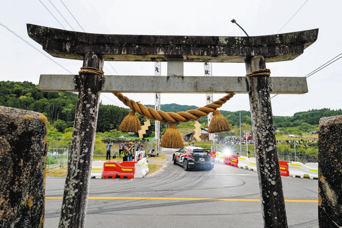 ＳＳ１６で神社の前を攻める山本雄紀