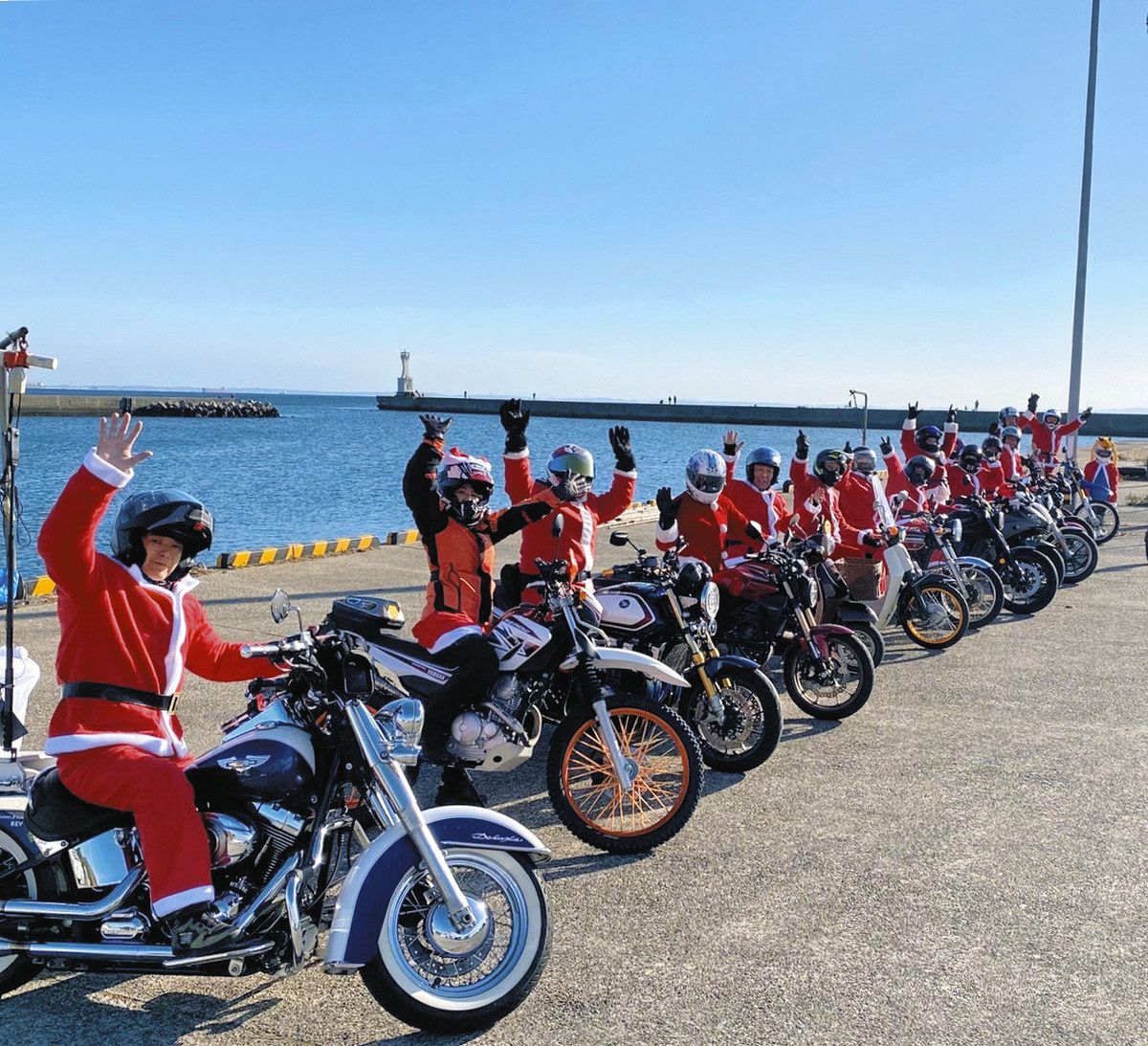 バイクサンタ、クッキー配る 鈴鹿で20人14台が参加：中日新聞Web