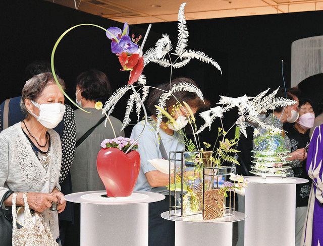 草花の美、命の尊さ表現 名古屋で池坊展：中日新聞Web