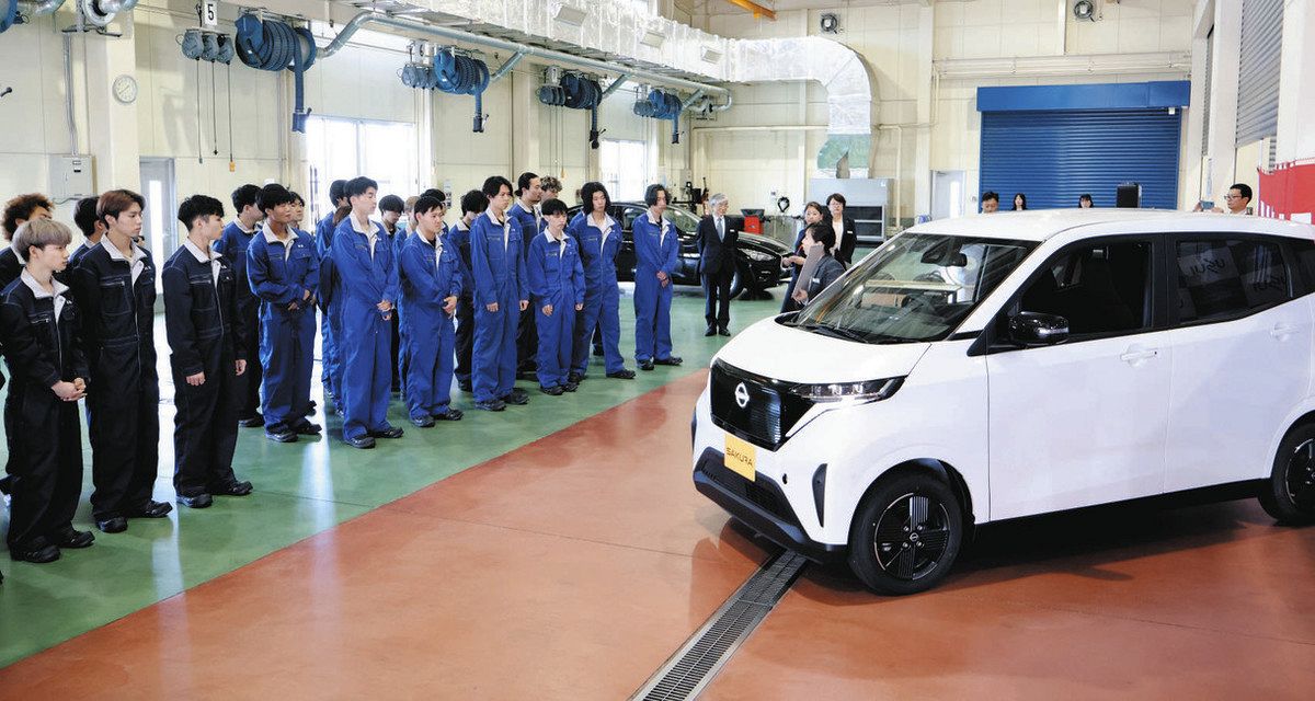 日産富山から教材用EV 富山自動車整備専門学校に贈る：北陸中日新聞Web