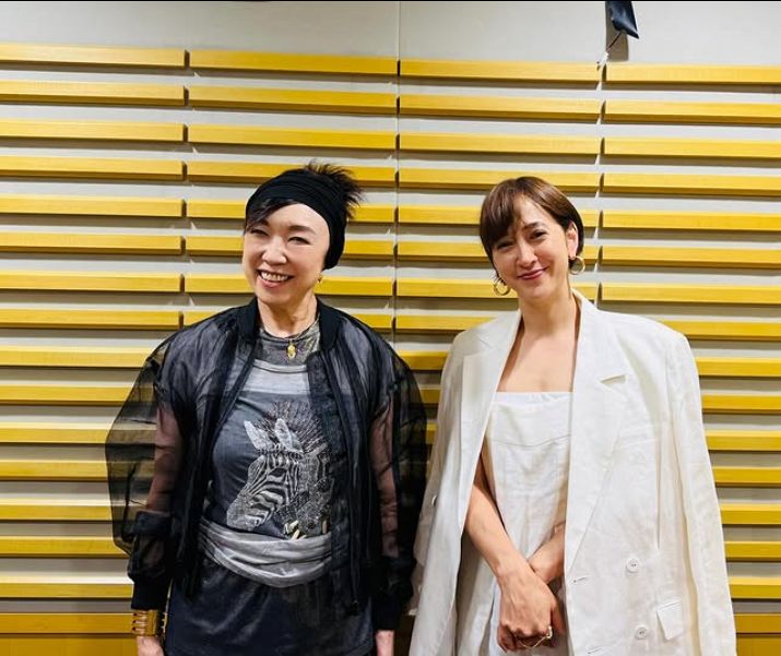 ◇松任谷由実、滝川クリステルと笑顔のツーショット【写真】：中日