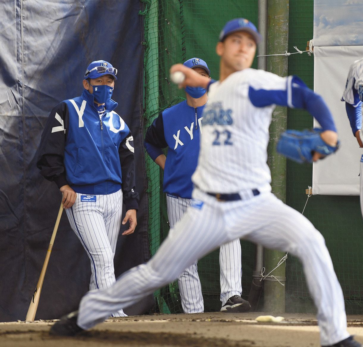 初日いきなりブルペンのドラ1入江に 飛ばしすぎるな 三浦監督から ブレーキ指令 Dena 中日スポーツ 東京中日スポーツ