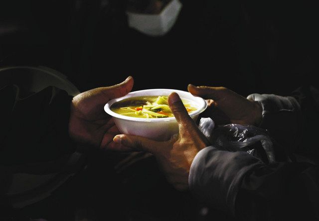 コロナの年の瀬 凍える手 救いを求めて 中日新聞しずおかweb