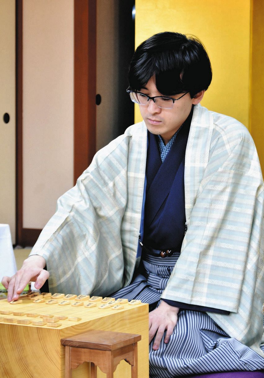 伊藤匠七段「一手一手手探りになった」角換わりの戦型拒否の藤井聡太棋王の作戦に苦心【棋王戦第4局】：中日スポーツ・東京中日スポーツ