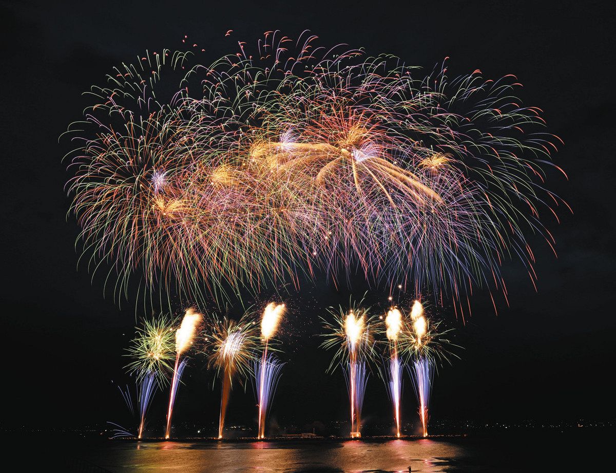 諏訪湖祭湖上花火の有料観覧席、市外在住者は来月24日受け付け