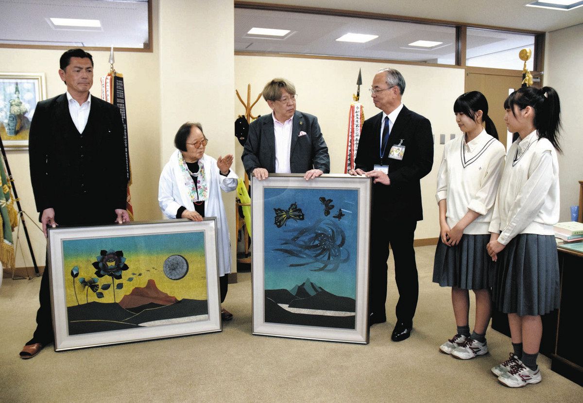 版画を広める…夫の遺志 金守世士夫さん2作品 妻・嘉子さん富山第一高