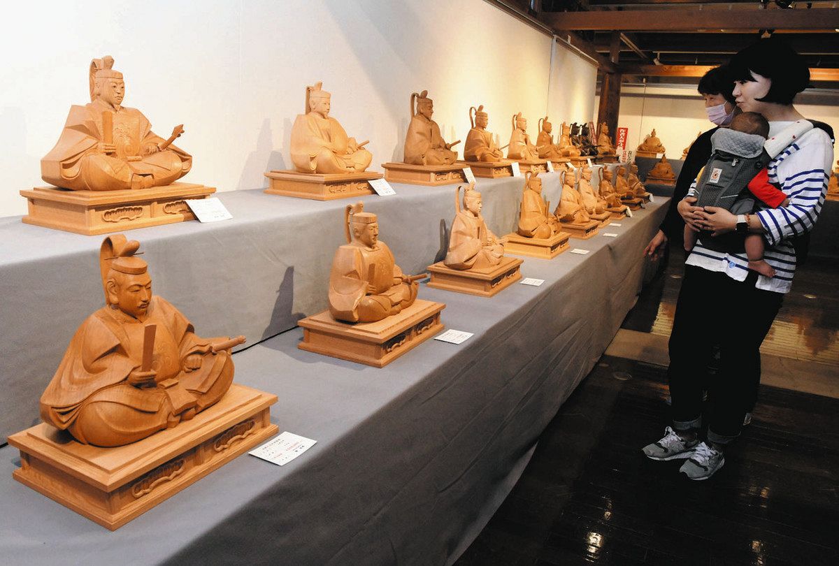 木彫りの天神様 どれも立派 井波で展示販売：北陸中日新聞