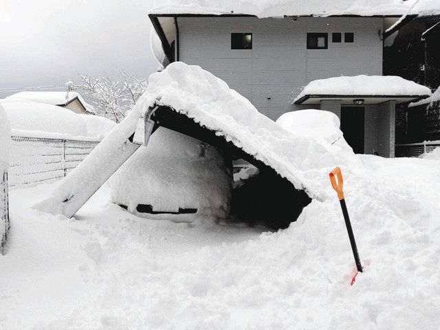 除雪能力追いつかない」 県北部など、年の瀬の大雪で大混乱：中日新聞Web